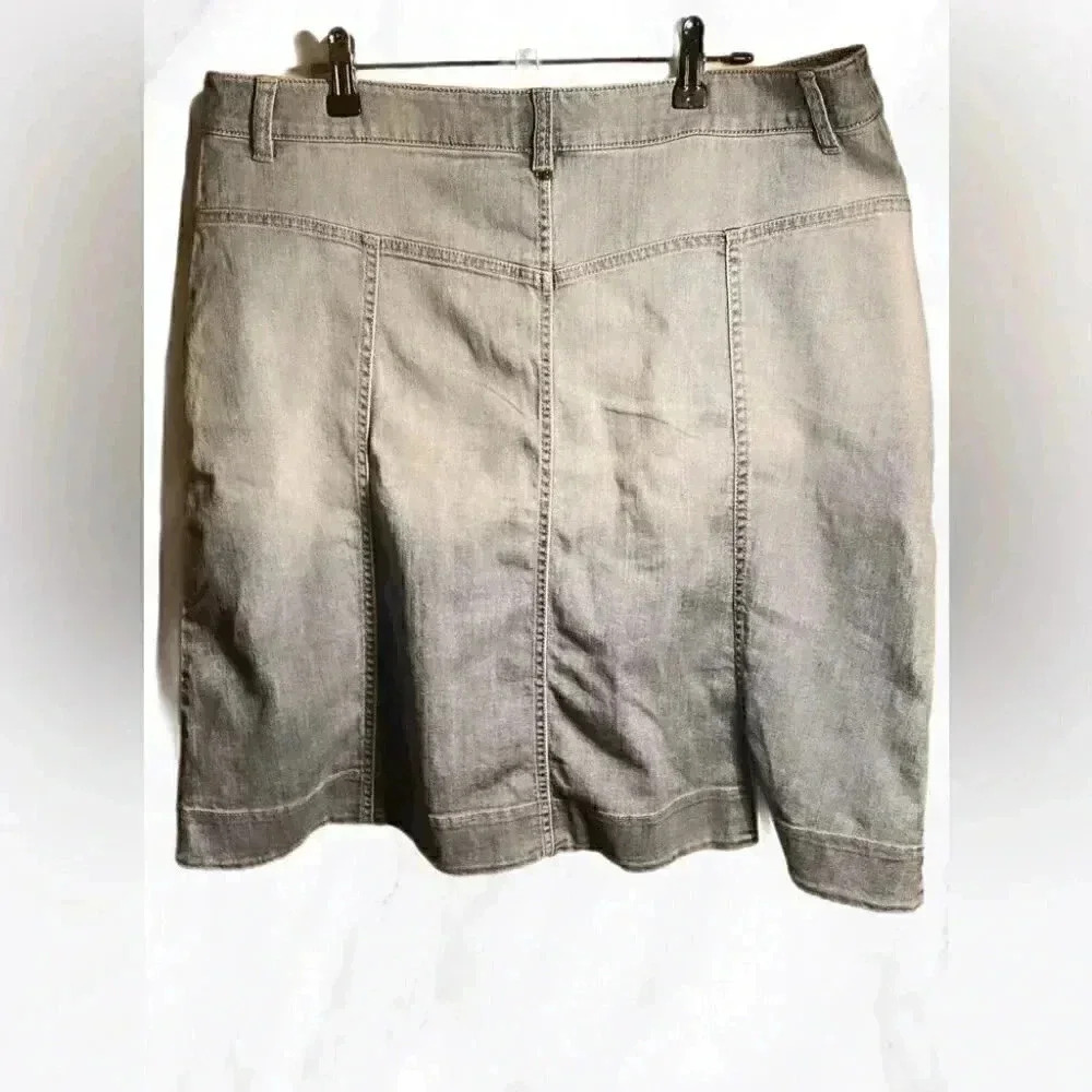 CHAPS Ralph Lauren mild wash blue 6 button 2 pocket denim skirt 14 - Picture 3 of 5